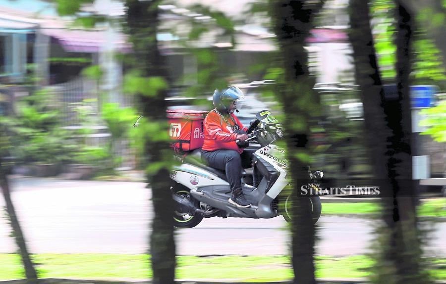 Delivery rider Abd Rahman Md Idris is still going strong at 68. PIC BY EFFENDY RASHID