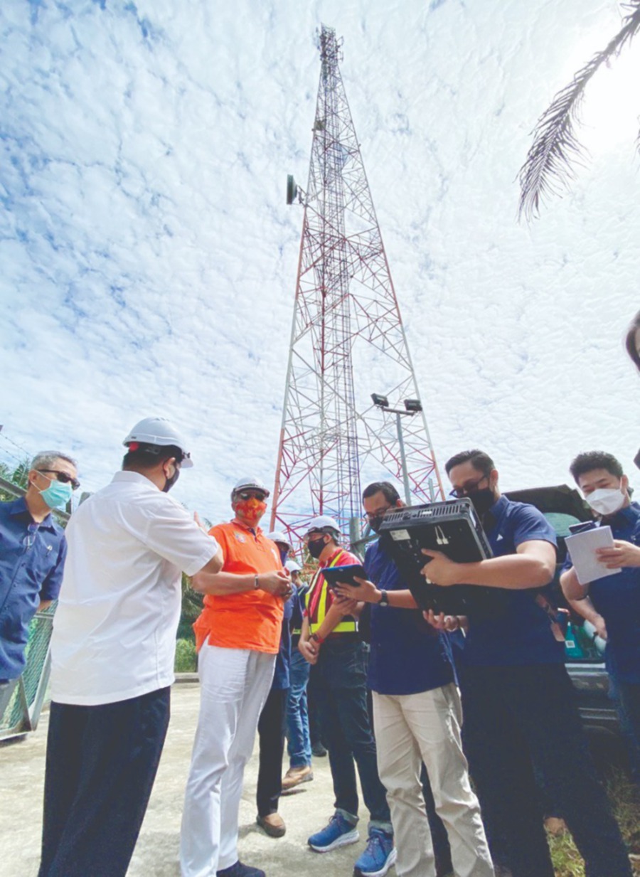 Communications and Multimedia Minister Tan Sri Annuar Musa visiting the site of a telecommunications tower in Kampung Mongkos, Kuching, Sarawak in September.