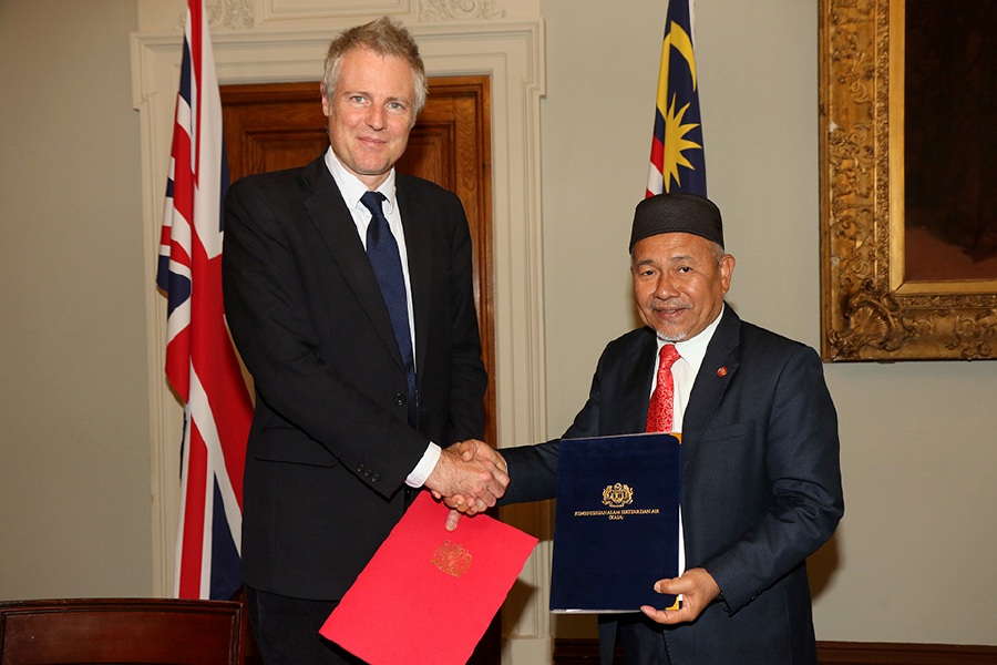 Foreign, Commonwealth and Development Office Minister for the Pacific and International Environment, Lord Zac Goldsmith was delighted to sign the 'UK-Malaysia Climate Partnership’ with Malaysian Environment and Water Minister, Datuk Seri Tuan Ibrahim Tuan Man on Tuesday. - Pic credit Facebook British High Commission Kuala Lumpur