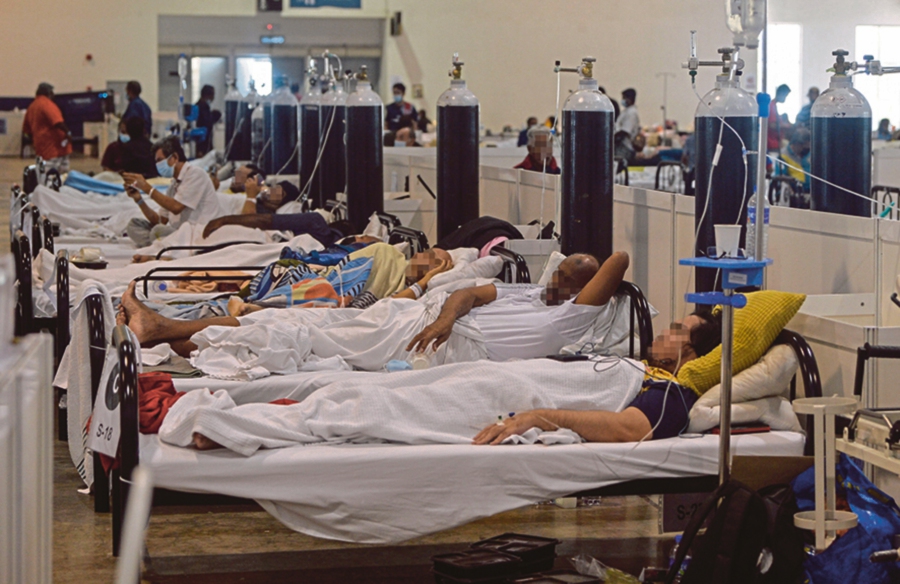 Rows of oxygen tanks at the Integrated Patient Quarantine and Treatment Centre at MAEPS being utilised by Covid-19 patients. Bernama Pic