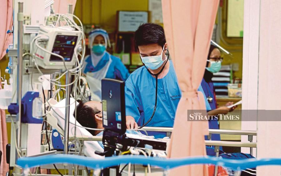The Malaysian Medical Association says burnout among medical personnel must be addressed or the public healthcare system will see more people leaving. NSTP file pic