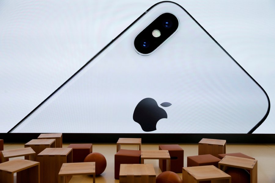 Apple Inc is preparing to release three new smartphones later this year, including the largest iPhone ever, a device that may have a bigger display than arch-rival Samsung's flagship phone, Bloomberg reported on Monday, citing people familiar with the products. (File pix)