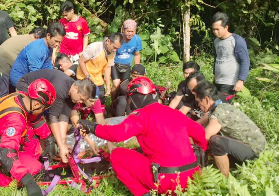 British tourist dies after fall from Miri's Mount Mulu [NSTTV] | New ...