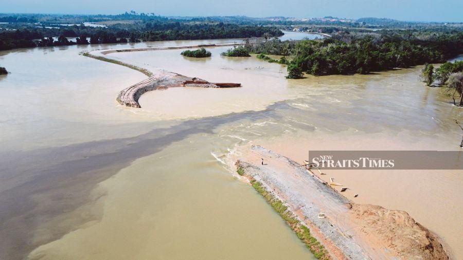 Experts are urging a comprehensive reassessment of the embankment at the Integrated River Basin Development Project (PLSB) in Sungai Golok following its recent structural collapse.- NSTP/NIK ABDULLAH NIK OMAR