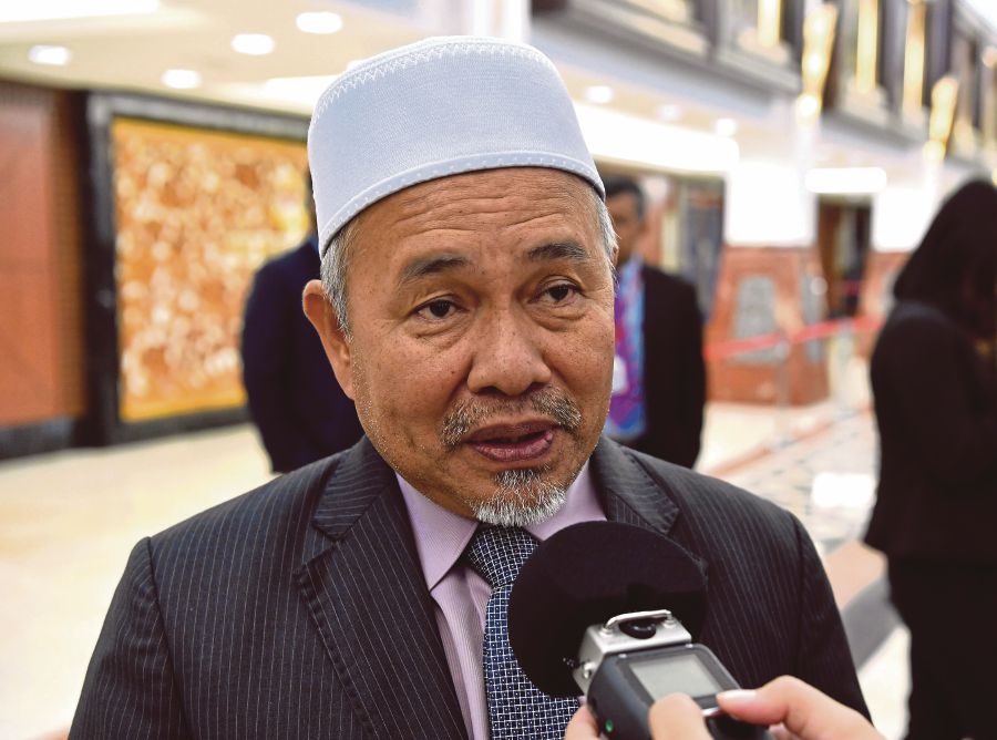 Kubang Kerian Member of Parliament Datuk Tuan Ibrahim Tuan Man in an interview with media practitioners during the Second Meeting of the 14th Parliament House in Parliament House today. -BERNAMA