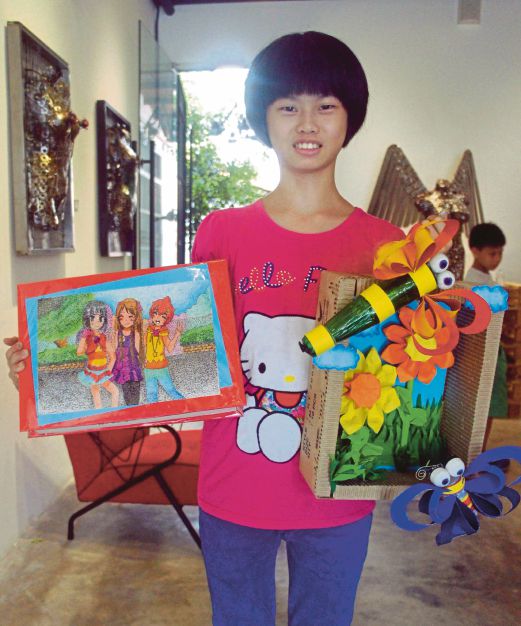  Toh Yee Win, 13, is excited to exhibit her painting and handicraft. 