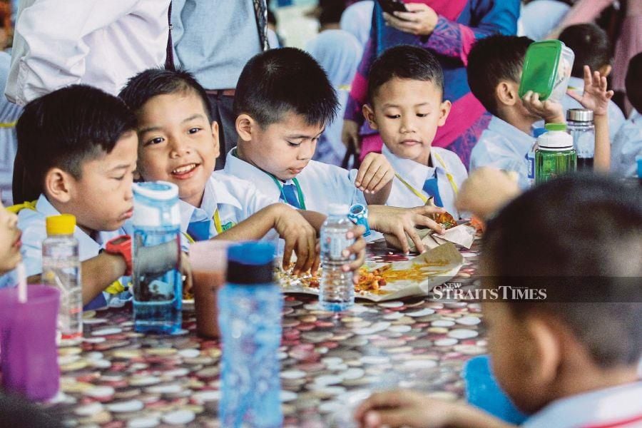 An education activist and a non-governmental organisation have hit out at Pas Ulama Council chief Datuk Ahmad Yahaya for criticising the government’s directive for school canteens to remain open during Ramadan. NSTP file pic