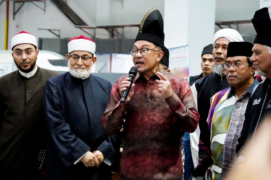 Prime Minister Datuk Seri Anwar Ibrahim will undertake an official visit to Singapore tomorrow (Jan 30).
