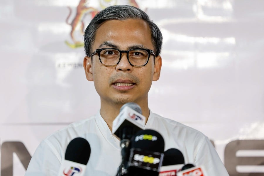 Unity Government spokesperson Fahmi Fadzil said that the salary increase of more than 13 per cent announced by Prime Minister Datuk Seri Anwar Ibrahim today clearly demonstrated the government's commitment to civil servants. FILE PIC. 