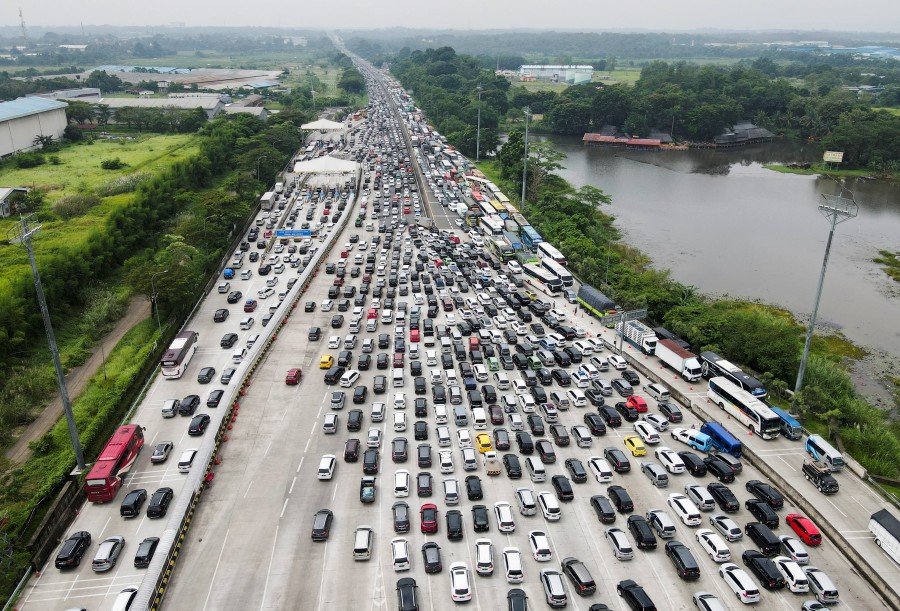 A general view of a traffic jam at a toll booth of a highway as Indonesian Muslims going back to their hometown for celebrating Eid al-Fitr known locally as ‘Mudik’ in Karawang Regency, on the outskirts of Jakarta, Indonesia, April 28, 2022. -REUTERS PIC
