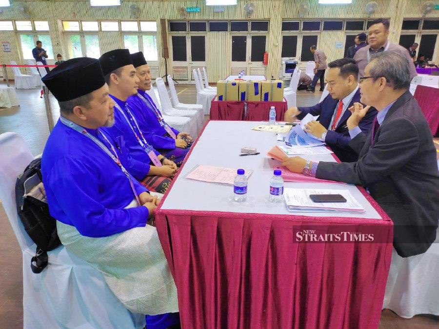 Barisan Nasional candidate for Jertih state assembly seat Rozaini Rasli (centre, left) or better known as Koja is thrilled when he was selected as the youngest candidate for Terengganu's 15th state election. -NSTP/NURUL FATIHAH SULAINI