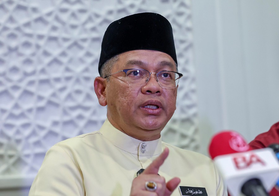Minister in the Prime Minister’s Department (Religious Affairs) Datuk Dr Na’im Mokhtar said the proposed amendment would also take into consideration the amendment of the Syariah Court (Federal Territories) Act. - BERNAMA Pic