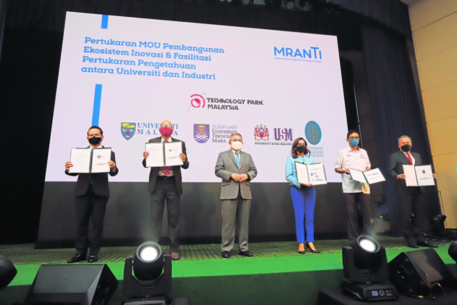 Science, Technology and Innovation Minister Datuk Seri Dr Adham Baba (third from left) and Technology Park Malaysia (TPM) group chief executive officer Dzuleira Abu Bakar at the pre-launch of Malaysian Research Accelerator for Technology and Innovation at TPM recently.