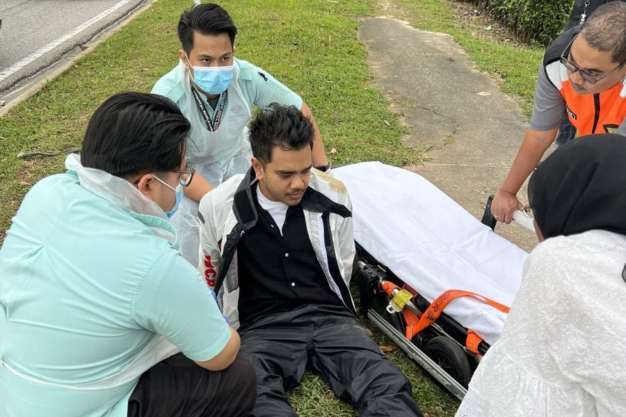 Singer and actor Alif Satar was involved in a road accident while on his way home from Friday prayers in Sri Hartamas here this afternoon. PIC CREDIT TO X @Wak_Doyok