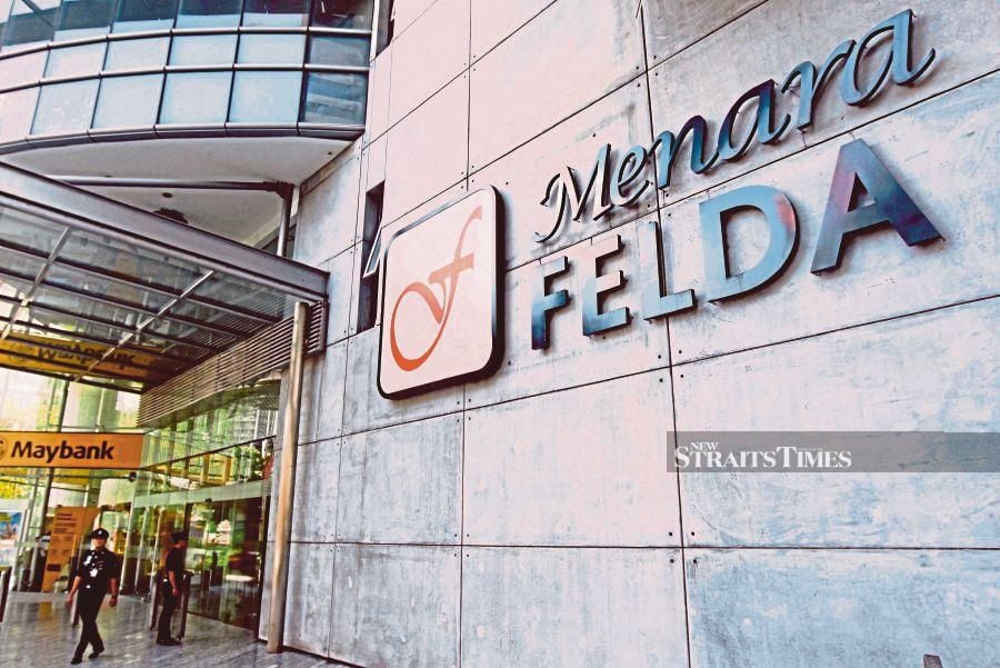 Singapore International Arbitration Centre (SIAC) has ruled in favour of Felda-owned FIC Properties Sdn Bhd (FICP) in the company’s second attempt to exercise the ‘Put Option’ to sell its 37 per cent stake in PT Eagle High Plantations Tbk back to the Rajawali Group. - NSTP/AIZUDDIN SAAD