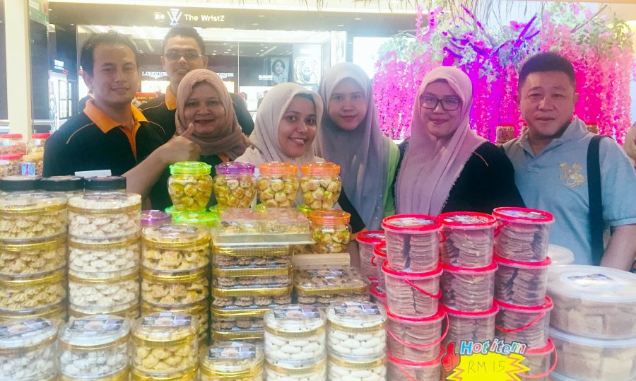 Ramadan blessing for young 'kuih kapit' entrepreneur  New 