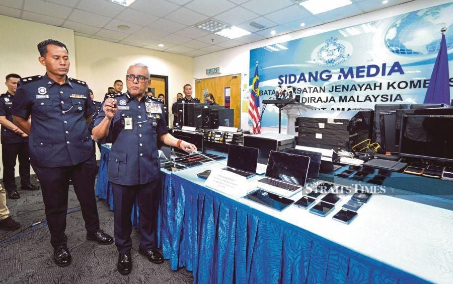 Federal police Commercial Crime Investigation Department (CCID) director Datuk Seri Ramli Mohamed Yoosuf said 7,348 commercial crimes cases involving a total loss of over RM770 million nationwide were recorded from January until March 24 this year. STU/FARHAN RAZAK. STU/FARHAN RAZAK