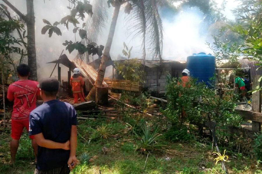 Family of 5 homeless after fire razes wooden house | New Straits Times ...