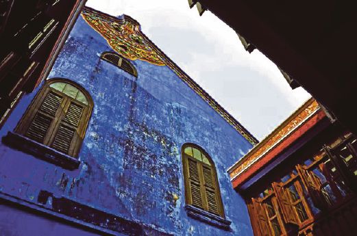 Loo Chee Ming won first prize for his shot of the Cheong Fatt Tse mansion