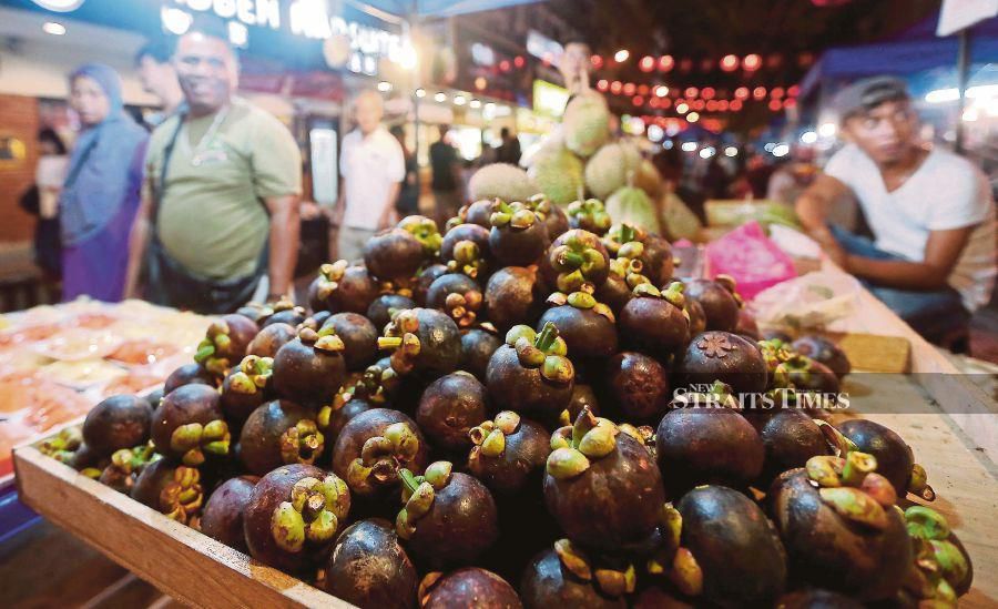 The patent holder for mangosteen juice is held by a United States company, even though the fruit is found only in Malaysia, Thailand, Indonesia and the Philippines. If we extract juice from the fruit and commercialise it, we need to pay a fee to the patent holder. 