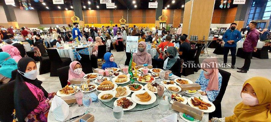  Some of the 60 residents of Rumah Amal Kasih from Kota Kinabalu being treated by SICC for a breaking of fast charity event. - NSTP/PAUL MU