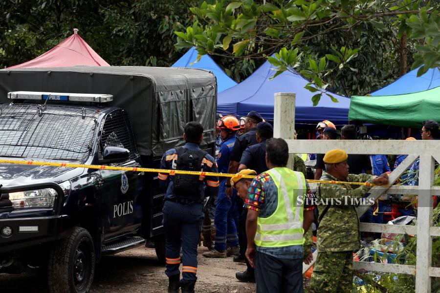 Bodies of two landslide victims arrive at Sg Buloh Hospital [NSTTV ...