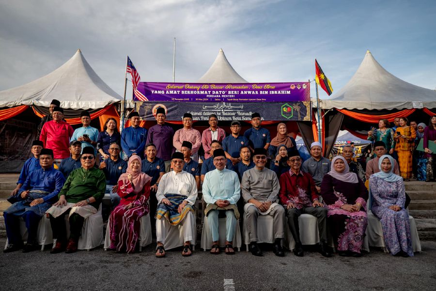 Prime Minister Datuk Seri Anwar Ibrahim wants all ministries, including related agencies, to pay special and immediate attention to ensure the smooth planning and efficient implementation of projects in Sarawak, particularly the development of healthcare services and dilapidated schools. PIC COURTESY OF PMO