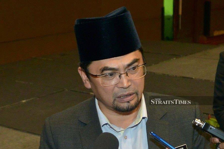 JAIS director Datuk Mohd Shahzihan Ahmad emphasized the responsibility of all personnel overseeing mosques and surau to uphold their sanctity and keep them free from political influences or partisan propaganda. NSTP FILE PIC