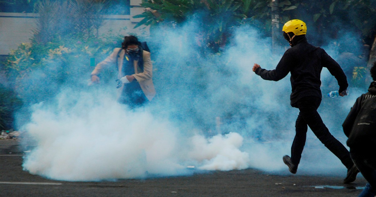 Clashes Erupt As Indonesia Cops Fire Tear Gas At Sex Ban Law Protesters New Straits Times