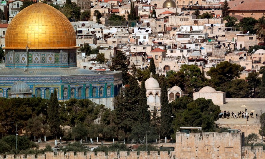 Model S Nude Pose Above Jerusalem Shrine Sparks Outrage My Xxx Hot Girl