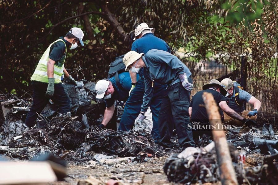 Both pilots in the doomed Beechcraft Model 390 (Premier 1) which crashed in Bandar Elmina, Shah Alam last month, had no health issues, revealed the Elmina Aircrash Report released by the Transport Ministry today. - NSTP/GENES GULITAH