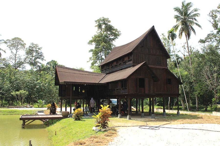 Rumah Beranjung from Negri Sembilan.