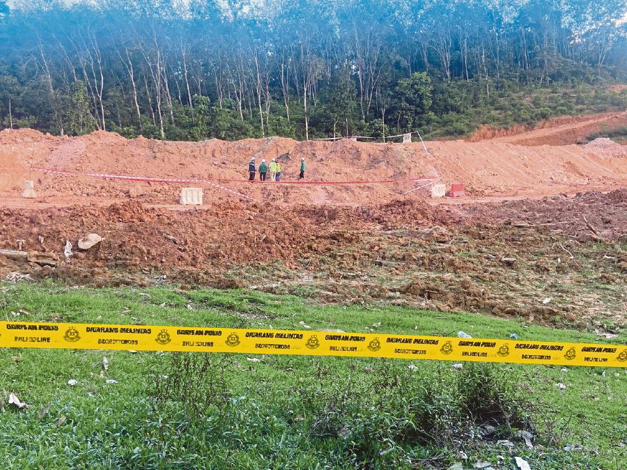 The location where three Bangladeshi construction workers were fatally trapped in sand in Labok, Kelantan. PIC BY HAZIRA AHMAD ZAIDI