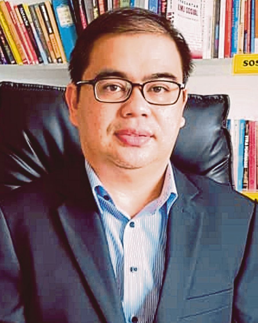 Associate Professor Dr Awang Azman Awang Pawi