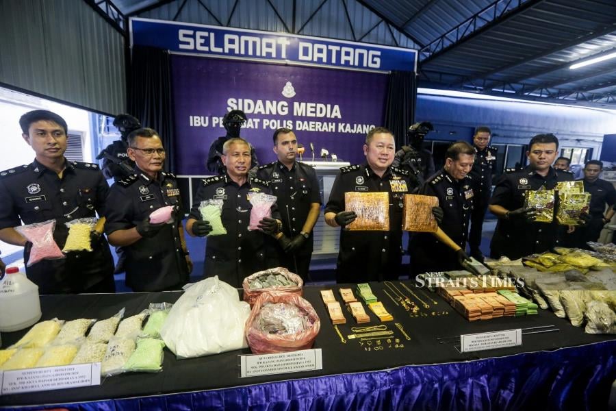 Bukit Aman Narcotics Crime Investigation Department (NCID) director Datuk Khaw Kok Chin said the Serdang police busted a drug distribution syndicate masterminded by a couple who was caught with 35kg worth of substances worth RM4.73 million on Saturday. STR/HAZREEN MOHAMAD