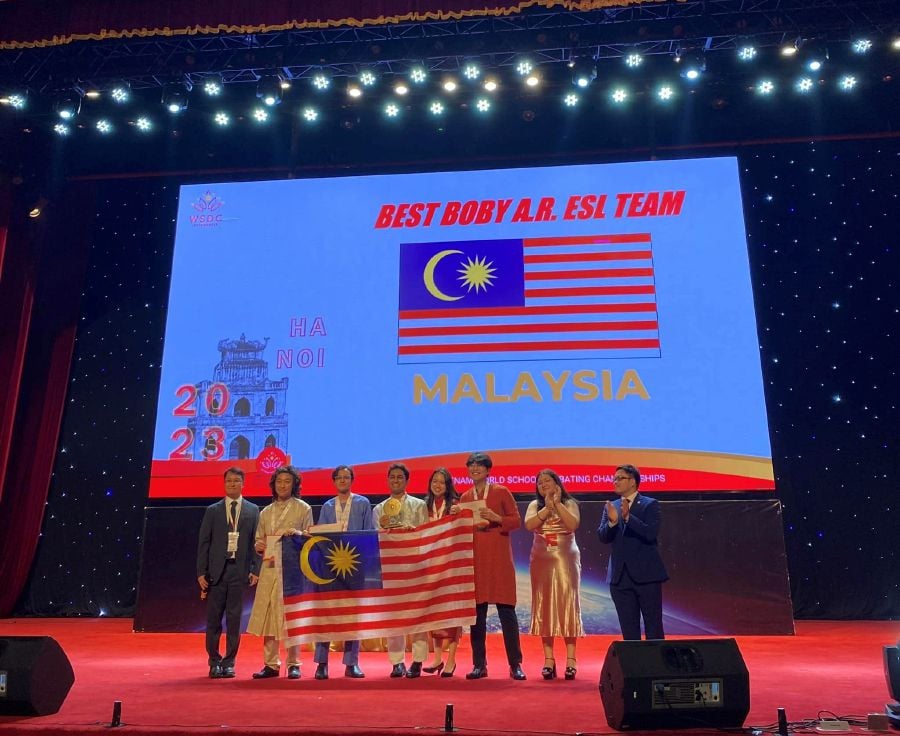 received the Best ‘English as a Second Language’ Team Award. -Pic credit Facebook/WSDC Team Malaysia