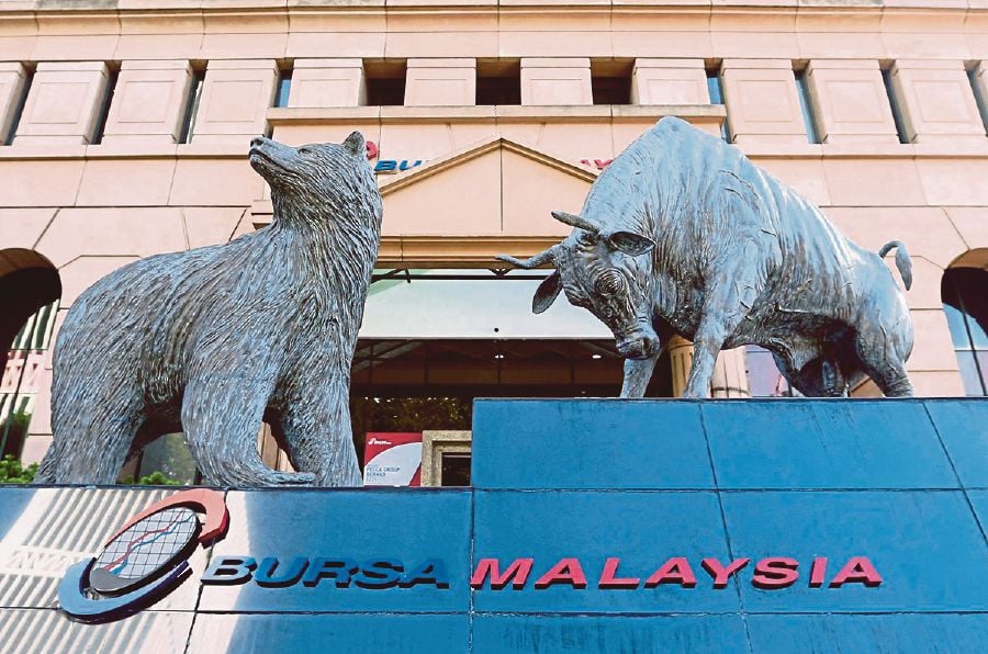 Bursa Malaysia ended lower on Friday, primarily attributed to profit-taking actions amid recent gains, as it encountered resistance in surpassing the 1,550 level. NSTP/ZULFADHLI ZULKIFLI.