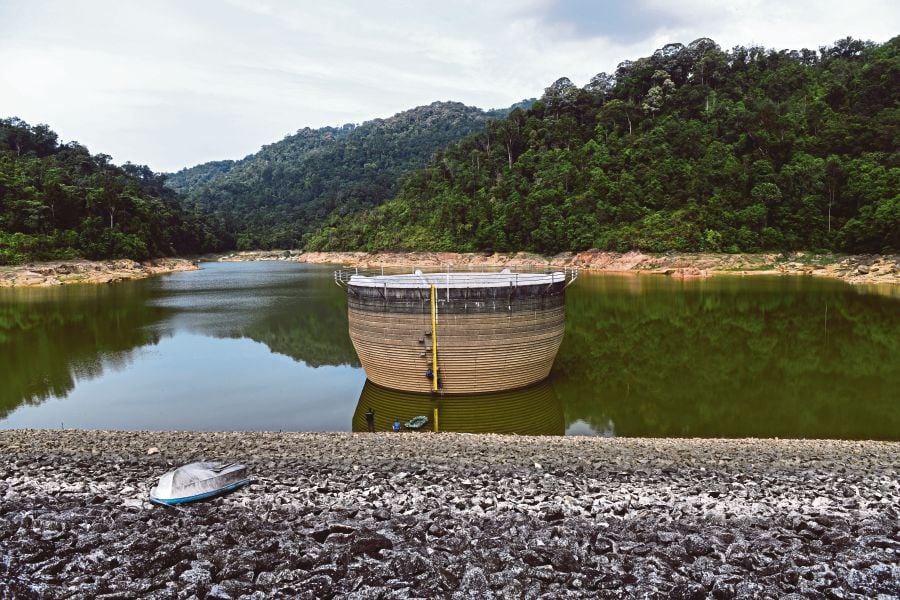 On Sunday, Chief Minister Chow Kon Yeow said the water level at the Air Itam dam was approaching its third critical level at 30.8 per cent. Bernama pic