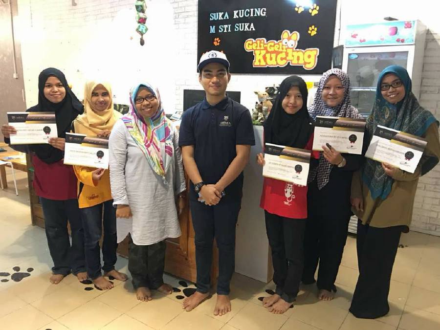Pet shop owner Faizulniza chooses cats over engineering career