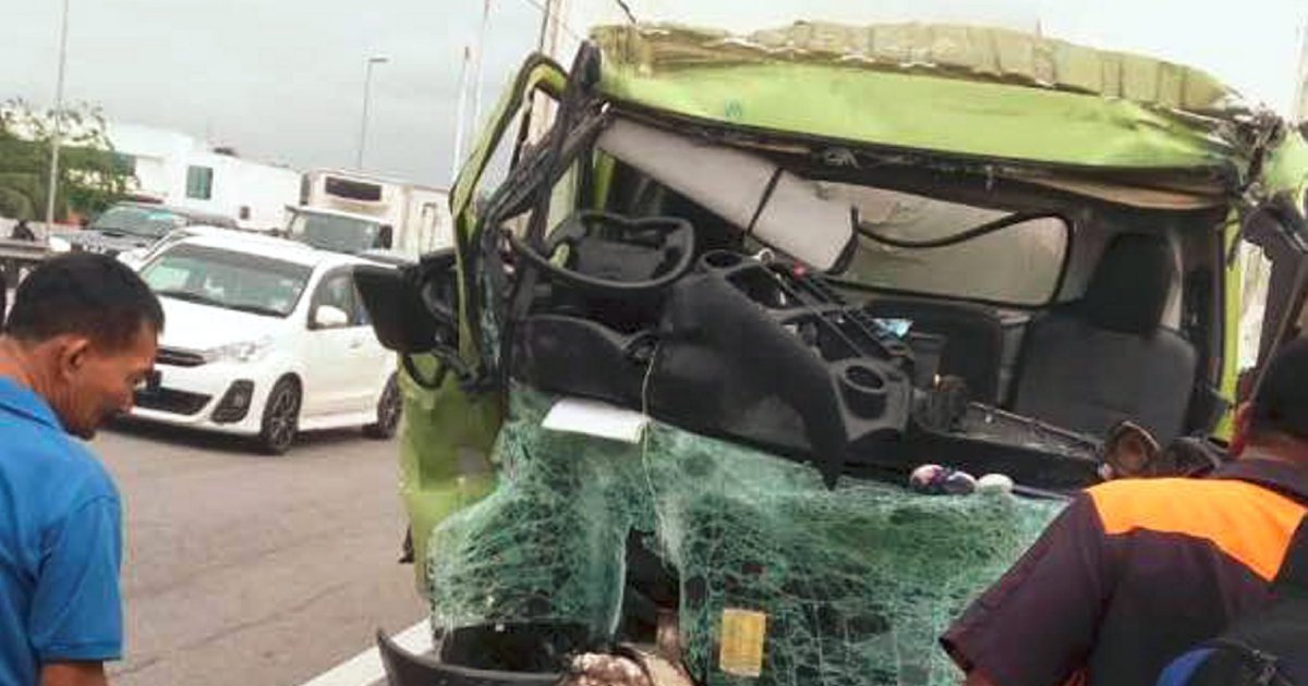 Domino effect: Lorry crashes in bus causing 4 vehicles 