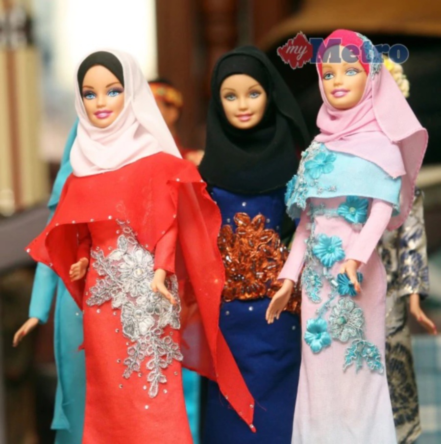 Barbie models new, Malaysian look with outfits by famed Peranakan ...