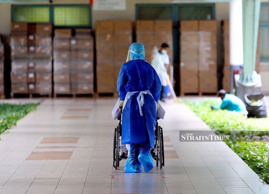 Deputy Health Minister Datuk Lukanisman Awang Sauni says the outstanding amount of unpaid medical fees from foreigners in the country amounted to RM40.08 million in 2023. - NSTP file pic