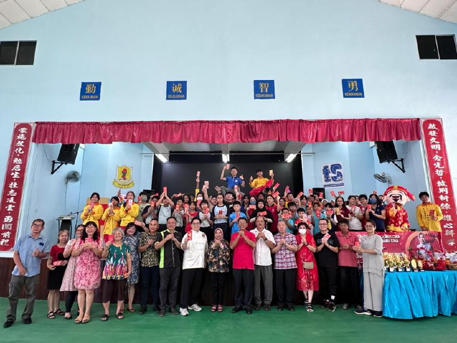 The competition included four divisions: primary school, secondary school, open category, and non-Chinese participants, with each section presenting trophies and monetary awards to the victors. - File pic credit (UKAS)