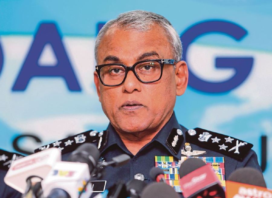 KUALA LUMPUR : Bukit Aman Commercial Crime Investigation Department director Datuk Seri Ramli Mohamed Yoosuf today (June 17) said police had detained two bank officers and three others. — NSTP FILE PIC