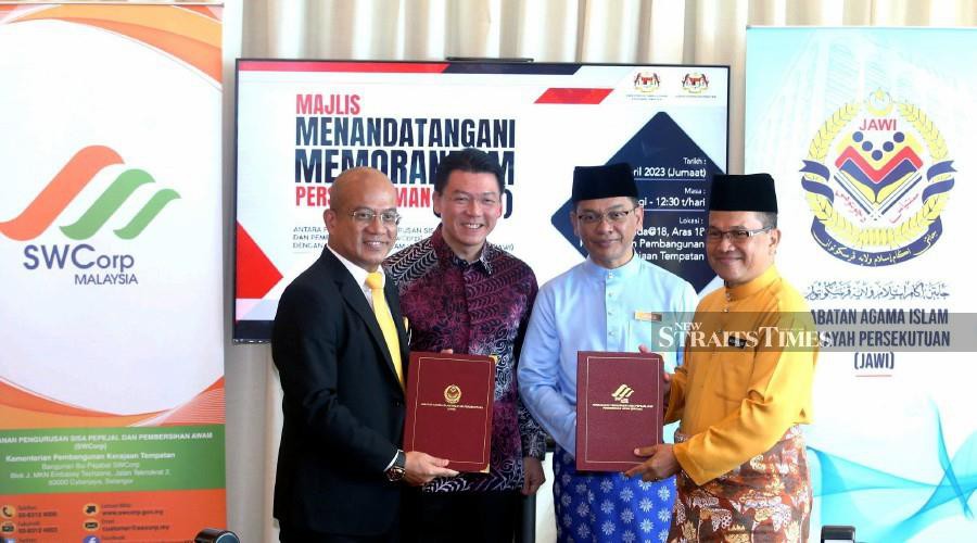 From left: SWCorp chief executive officer Ismail Mokhtar, Local Government Development Minister Nga Kor Ming, Minister in the Prime Minister's Department (Religious Affairs) Datuk Dr Mohd Na'im and Jawi director Datuk Mohd Ajib Ismail during the MoU signing in Putrajaya. -NSTP/EIZAIRI SHAMSUDIN