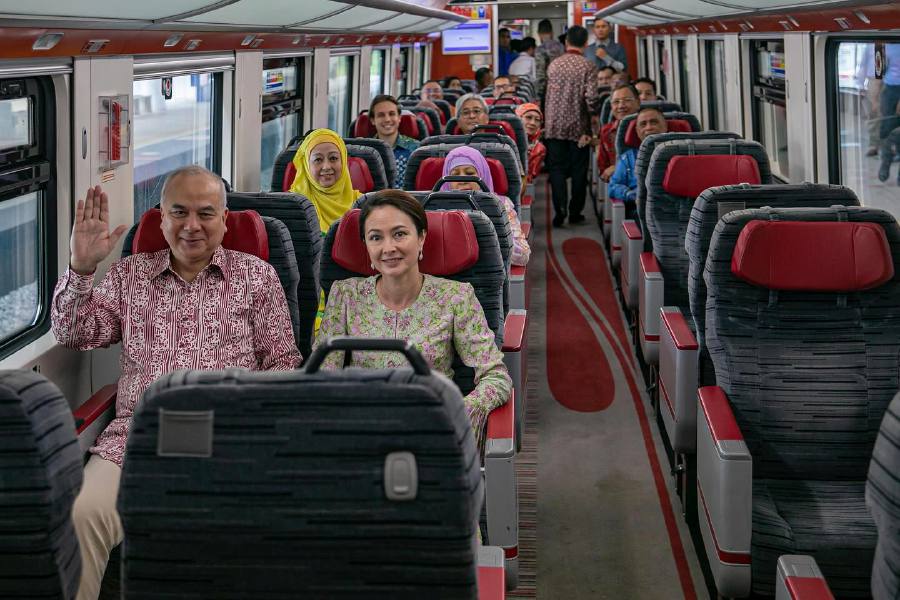 Perak Menteri Besar Datuk Seri Saarani Mohamad who shared a picture on his social media platform said the Electric Train Service (ETS) train was also Sultan Nazrin’s favourite public transport service. - Pic credit FB Saarani Mohamad