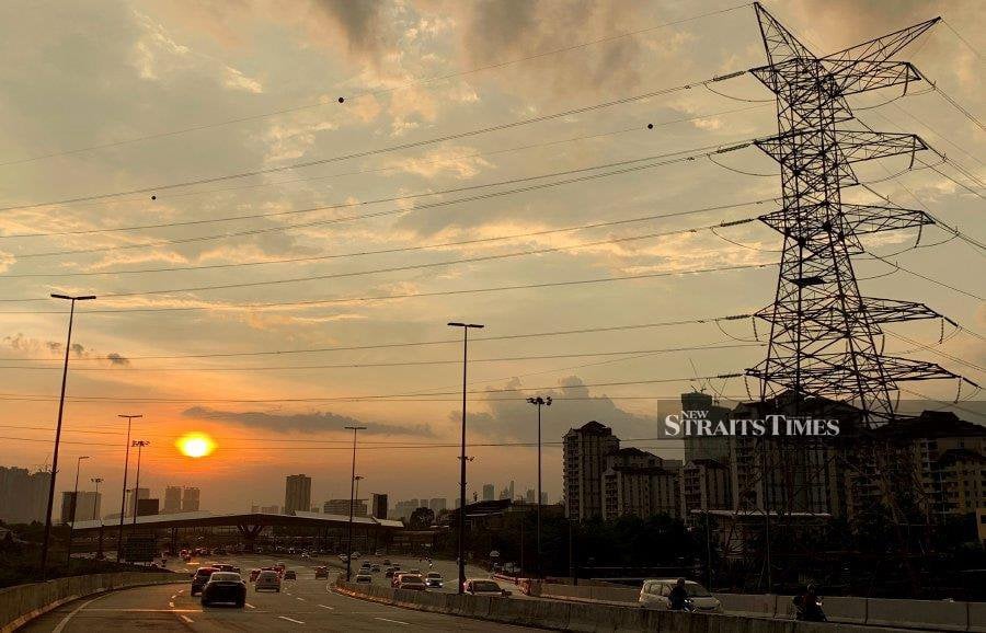 The move by the government to remove subsidies for 1.2 million households who consume between 601 kWh and 1,5000 kWh of electricity a month is part of the government’s move towards targeted subsidies. - NSTP file pic