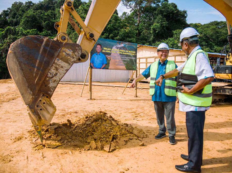 Works Minister Datuk Seri Alexander Nanta Linggi (Left), noted that the RM21.5 million project to upgrade Sekolah Menengah Vokasional Bintulu to Kolej Vokasional Bintulu is currently 69 days ahead of schedule, and 42 per cent completed. - PIC COURTESY OF ALEXANDER NANTA LINGGI’S FACEBOOK