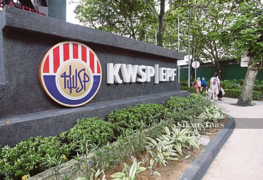 Earlier today, it was reported that EPF announced that it had disbursed RM500 one-off government additional contribution incentive to 1.4 million members with EPF savings of RM10,000 or less in their Account 1 as of Feb 24, 2023. - NSTP file pic