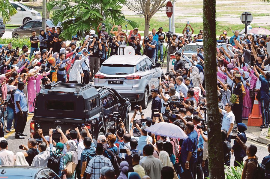 Supporters of Datuk Seri Najib Razak waving at the Prisons Department vehicle transporting him out of the Palace of Justice in Putrajaya after his application to review the Federal Court’s decision upholding his conviction was rejected last Friday. BERNAMA PIC